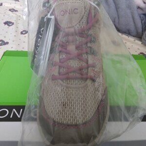 New Women Vionic Cypress Hiking Trail Boots. Size 6